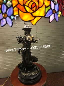 Đèn Tiffany hoa hồng Mỹ cổ