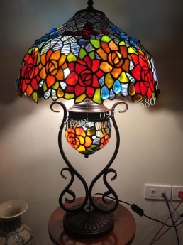 Đèn Tiffany hai thân hoa hồng bầu