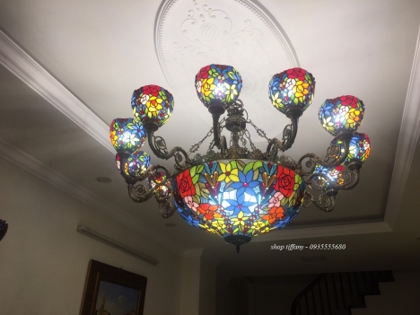 Đèn chùm tiffany 12 tay hoa hồng.