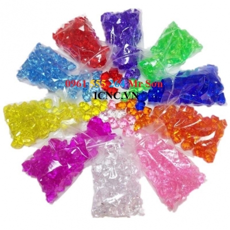 Đá Acrylic xuyên sáng đa sắc.