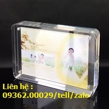 Sản phẩm khung tranh ảnh để bàn gia công bằng Mica