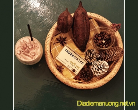 Quán Cafe Phong Cách Cổ Điển Tại Quận 10