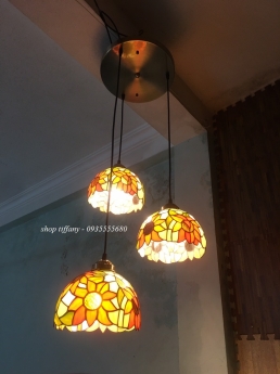 Đèn thả tiffany hoạ tiết hoa hướng dương.