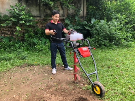 Máy khoan đất đào hố trồng chuối, thanh long, tiêu, cà phê,