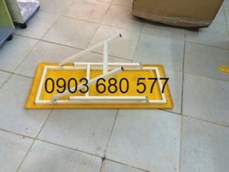 Cần bán bàn nhựa chữ nhật gập chân cho trẻ nhỏ mầm non