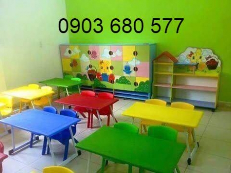 Cần bán bàn nhựa chữ nhật gập chân cho trẻ nhỏ mầm non
