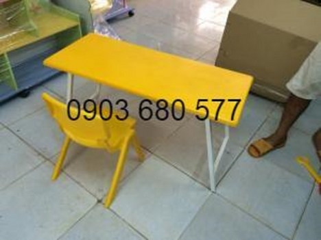 Cần bán bàn nhựa chữ nhật gập chân cho trẻ nhỏ mầm non