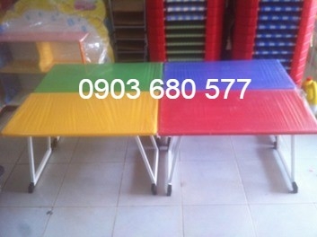 Cần bán bàn nhựa chữ nhật gập chân cho trẻ nhỏ mầm non