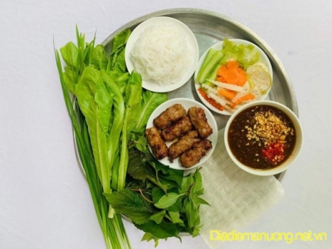 Quán Nem Nướng Ngon Phú Nhuận
