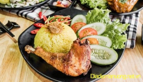 Quán Cơm Gà Xối Mỡ, Nui Xào, Mì Xào Ngon Bình Thạnh