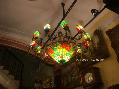 Đèn chùm tiffany vẹt 12 tay đẹp ưng ý.