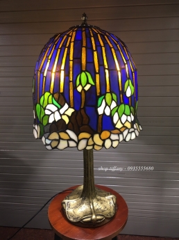 Đôi đèn tiffany hoạ tiết hoa sen tây cuối mùa.