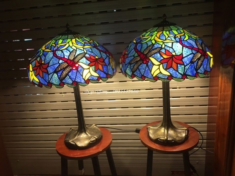 Đôi đèn Tiffany họa tiết sen tây