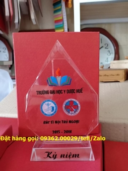 Kỷ niệm chương bằng mica Đài Loan giá rẻ