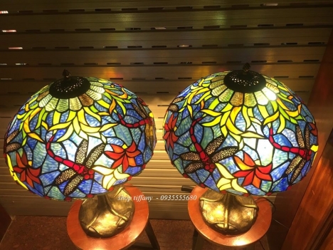 Đôi đèn Tiffany họa tiết sen tây