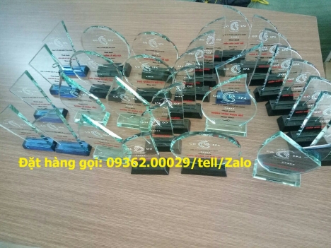 Kỷ niệm chương bằng mica Đài Loan giá rẻ