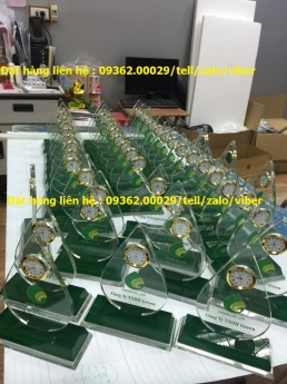 Kỷ niệm chương bằng mica Đài Loan giá rẻ