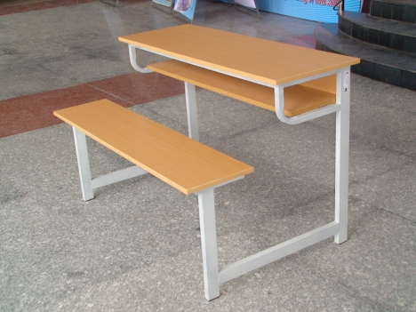 Bàn học sinh theo chuẩn giáo dục.