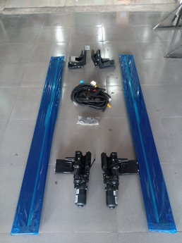 Bệ bước tự động cho xe FOTUNER