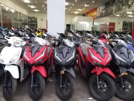 Bên cửa hàng chúng tôi cần bán em Vario  150 Đười 2019   Mới 100% hàng Nhập Khẩu 