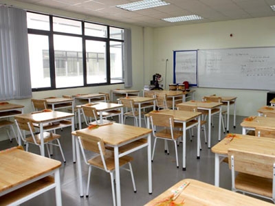 Bàn học đạt chuẩn cho học sinh