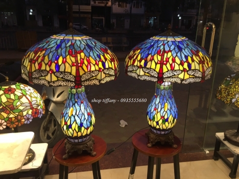 Cặp đèn tiffany bình hoạ tiết chuồn chuồn.
