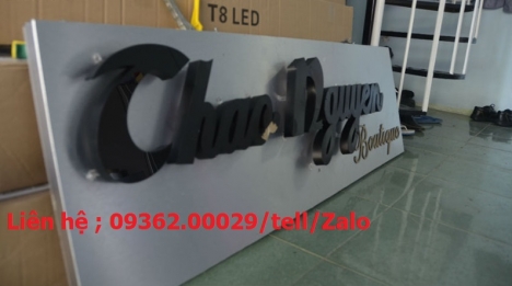 Biển quảng cáo hoành tráng bằng mica Đài Loan.