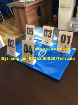 Không bao giờ lo nhầm lẫn với thẻ đánh số bàn bằng mica Đài Loan.