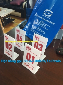 Không bao giờ lo nhầm lẫn với thẻ đánh số bàn bằng mica Đài Loan.