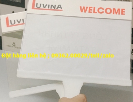 Biển đón cầm tay giá rẻ bằng mica Đài Loan