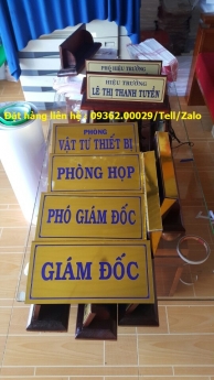 Biển chức danh bằng mica Đài Loan siêu sang chảnh.