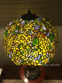 Đèn tiffany tượng đồng cô gái mỹ.