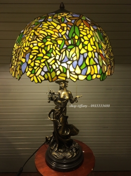 Đèn tiffany tượng đồng cô gái mỹ.