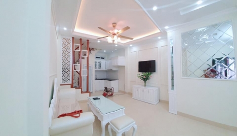 Nhà Thanh Xuân 30m, 4.5 tầng, 3 ngủ, giá 2,15 Tỷ (0948 ba 58 tám 22)