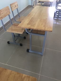 Xóa bỏ bệnh cong vẹo cột sống học đường với bàn học  đạt chuẩn