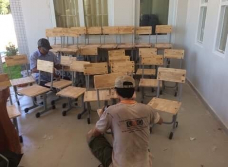 Xóa bỏ bệnh cong vẹo cột sống học đường với bàn học  đạt chuẩn