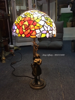 Đèn tượng Tiffany hoạ tiết hoa hồng.