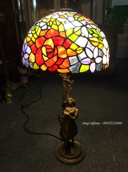 Đèn tượng Tiffany hoạ tiết hoa hồng.