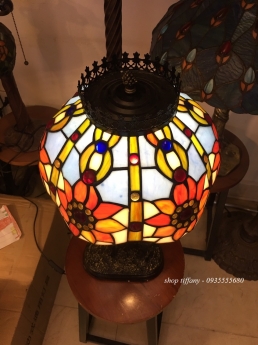 Đèn bàn tiffany hoa hướng dương.