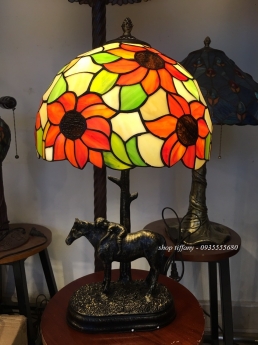 Đèn bàn tiffany hoa hướng dương.