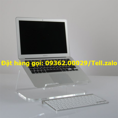 Lịch sự sang trọng với kệ trưng bày laptop mica siêu rẻ.