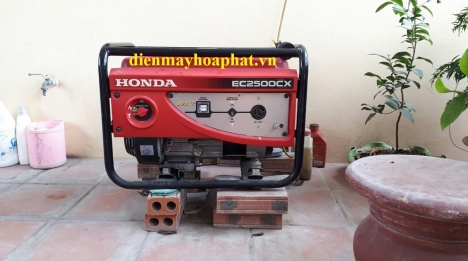 Máy phát điện chạy xăng 2.2kw Honda EC2500CX khởi động giật nổ.