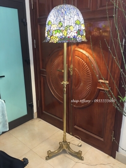 Giao lưu em đèn tiffany hoa sen rủ.