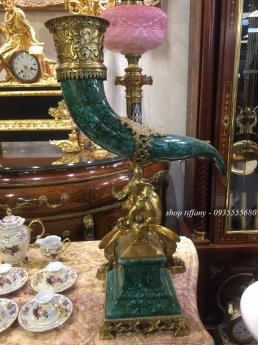 Cặp tù và sang trọng trưng bày mang đẳng cấp Châu Âu.