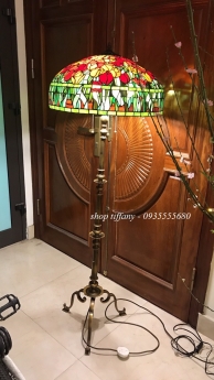 Đèn sàn tiffany hoạ tiết hoa tuylip pháp cổ.