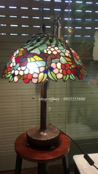 Giao lưu em đèn tiffany hoa bướm.