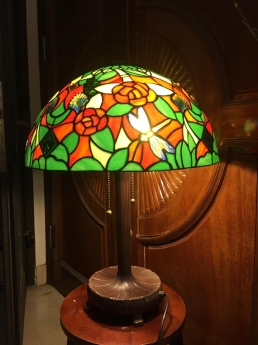 Đèn Tiffany để bàn họa tiết hoa chuồn