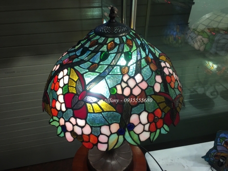 Giao lưu em đèn tiffany hoa bướm.