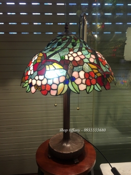 Giao lưu em đèn tiffany hoa bướm.