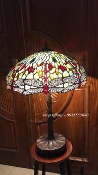 Đèn bàn chuồn chuồn Tiffany Mỹ.